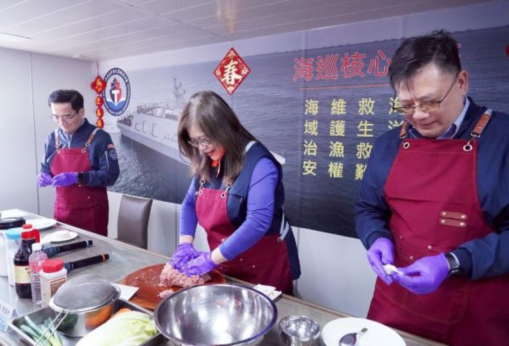  連三年親自為海巡手作圍爐年菜 管碧玲：疼惜與關懷料理入味 謝謝您們守護國家