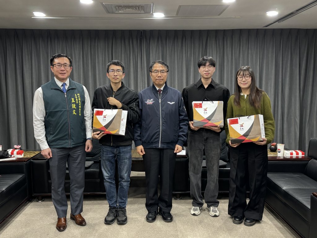 黃偉哲邀寒假工讀生分享第一線經驗 肯定青年參與市政運作