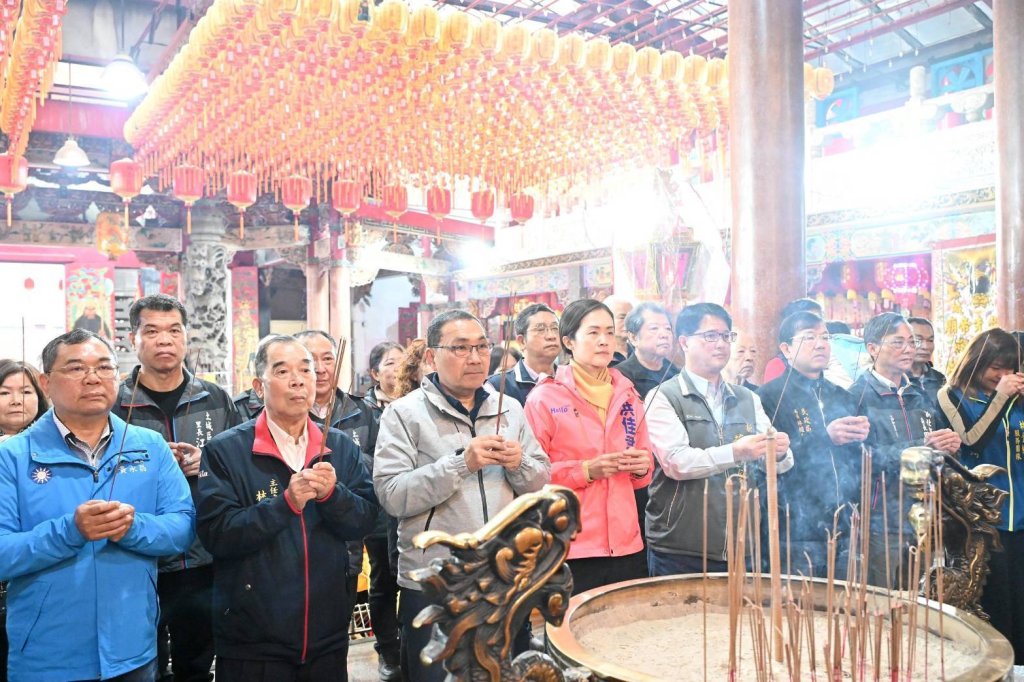 初四「接神日」侯友宜赴土城、中永和參拜  祈願市民豐衣足食