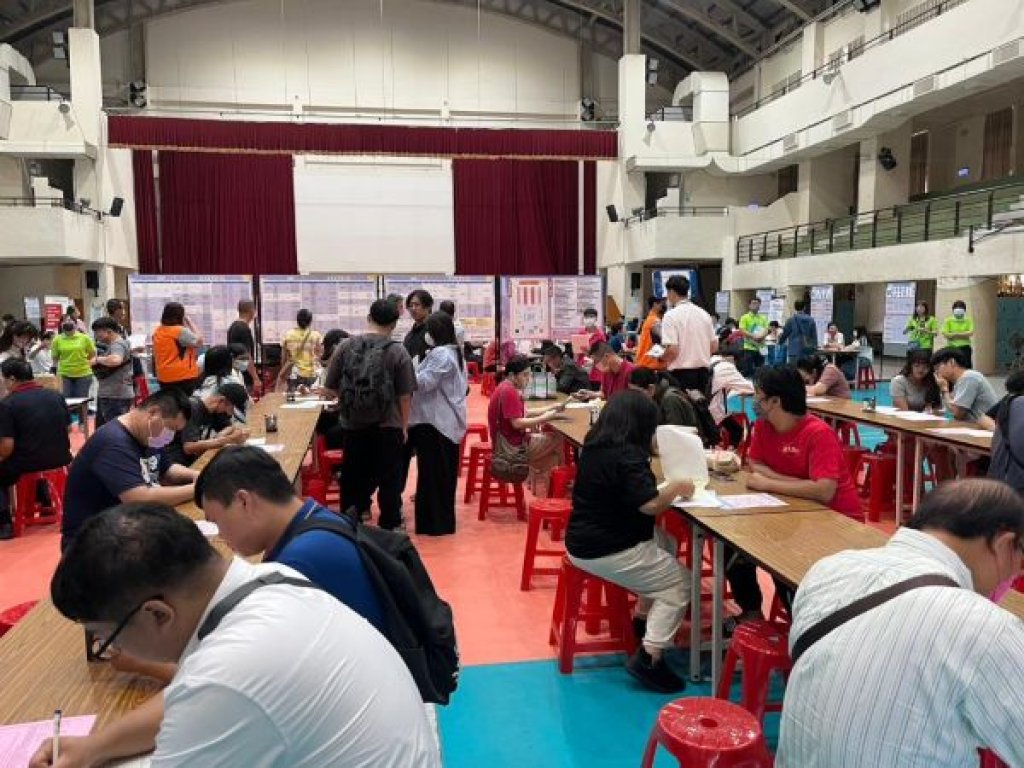    馬到成功好運到  轉職與求職的高峰期  勞工求職紅包等您抽