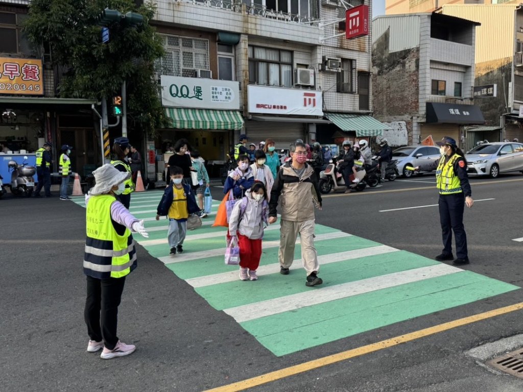 春節開學首日 南警「馬」上啟動「護童專案」守護學童安全！