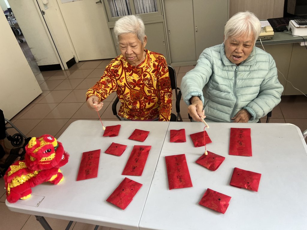 長輩笑聲滿堂 東園老人長照中心重溫過年團圓的幸福時光
