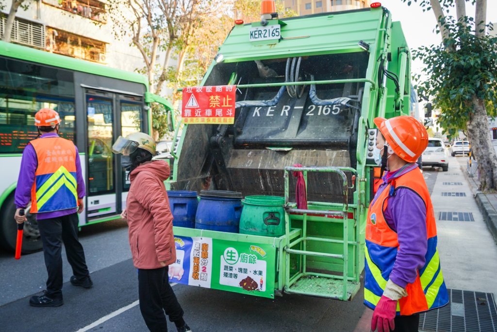 因應聖母廟煙火秀車潮 2月28日6區垃圾收運提前4小時