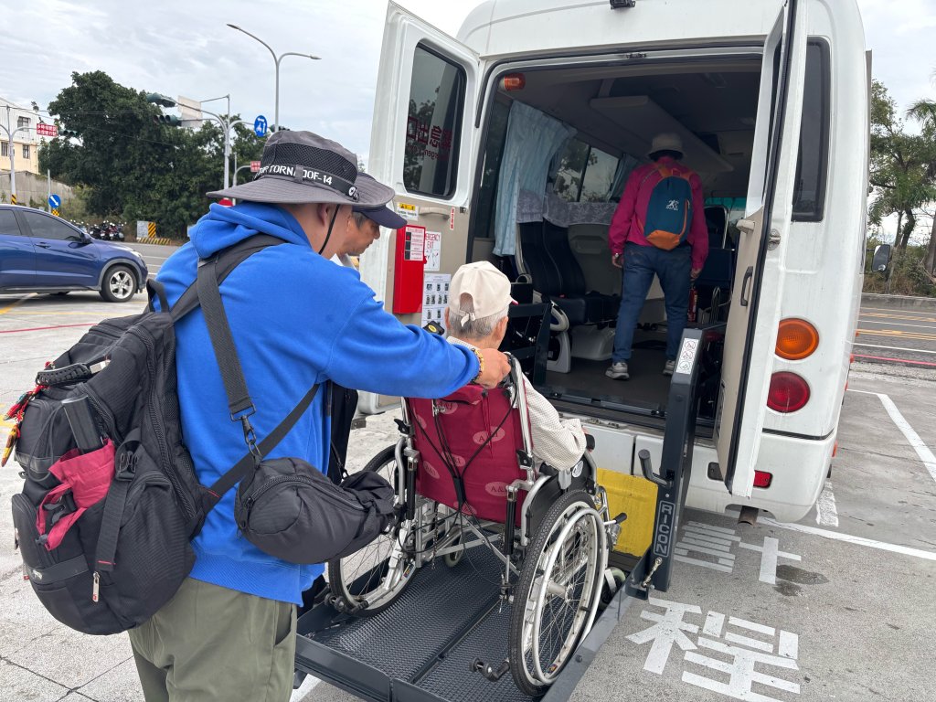 賞蘭正當時！社會局提供復康巴士暖心接駁讓身障朋友看蘭展