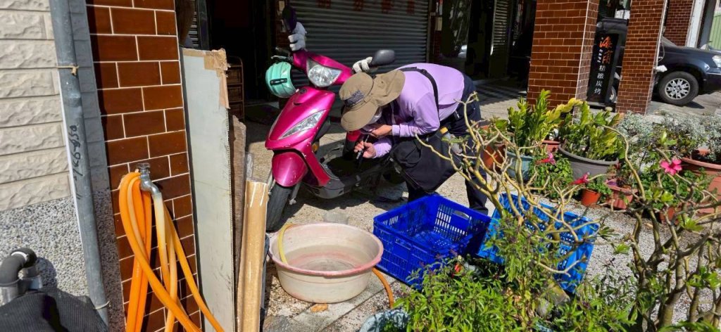 春雨到台南市衛生局嚴防登革熱 籲請市民勤倒積水勿在家養蚊子