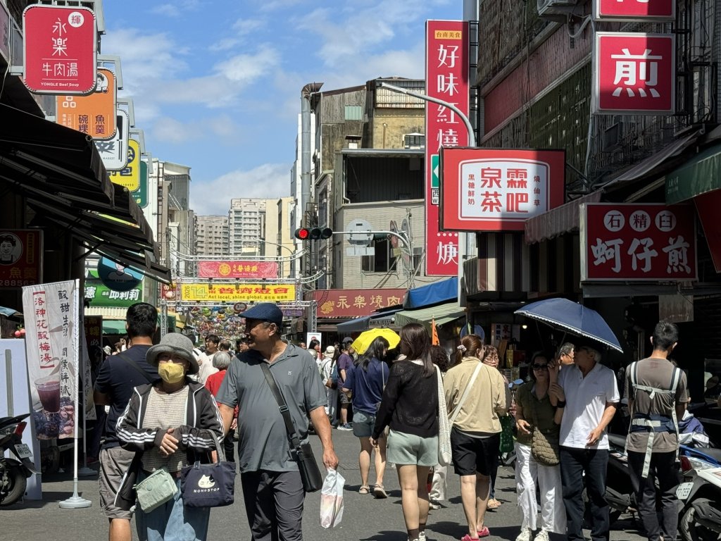 228連假逾百萬人潮衝台南 燈會蜂炮蘭展接力演出