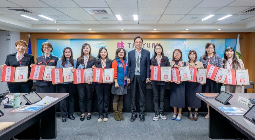 桃市傑出女性公務員表揚　張善政：兼顧家庭與職場為城市發展貢獻心力