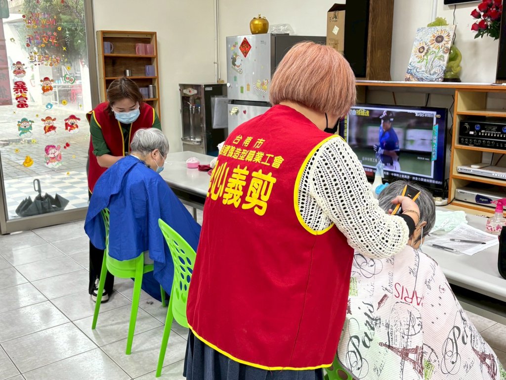 春暖送愛到柳營 勞工局攜手工會辦理教養院義剪活動