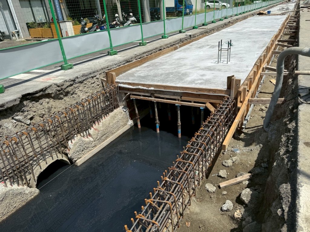 南市安平區文平路、華平路老舊箱涵修繕完工 防範「天坑」維護用路安全