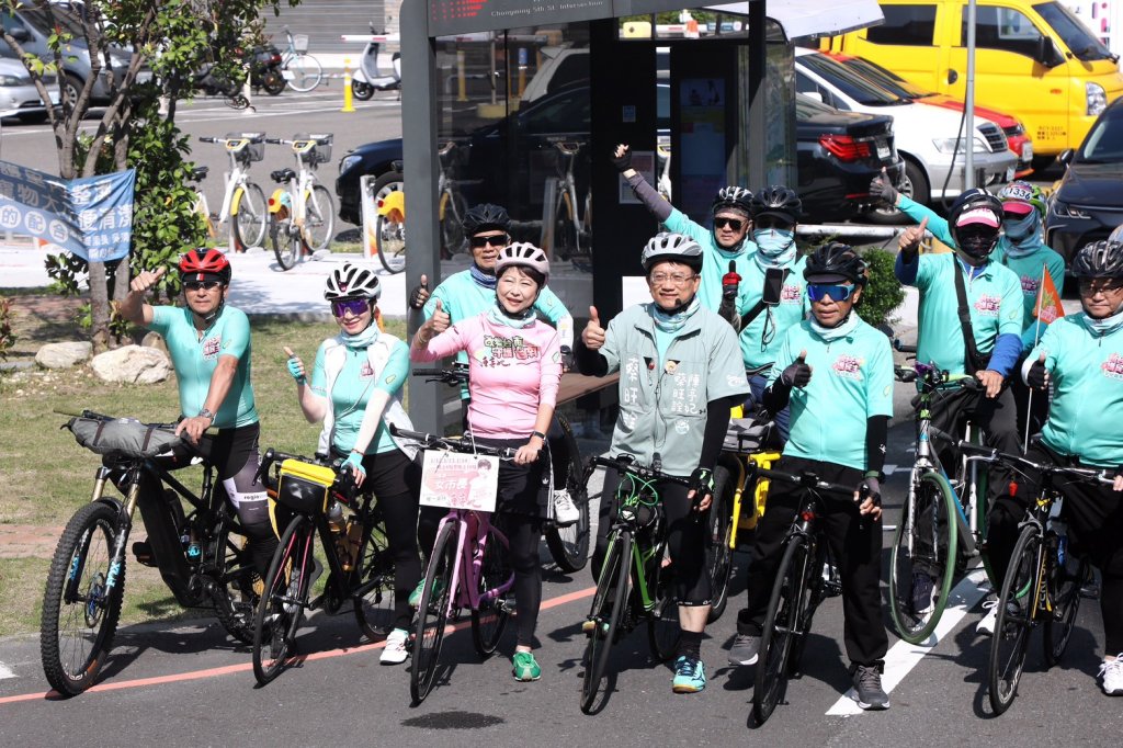 民進黨東區議員初選倒數 陳亭妃再度力挺蔡旺詮騎鐵馬掃街衝刺　