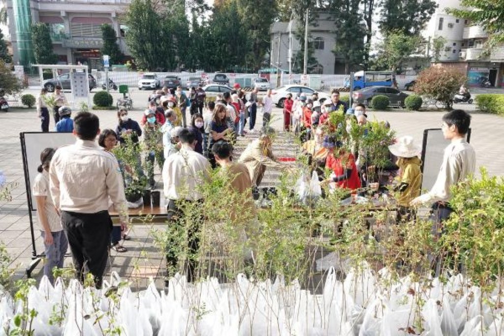 在植樹節種下綠色希望 3月12日植樹節全市區公所免費發送樹苗