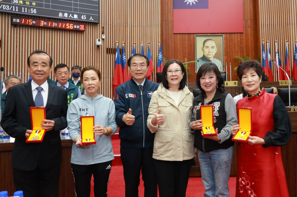 臺南市議會四位議員獲頒內政部資深績優民代