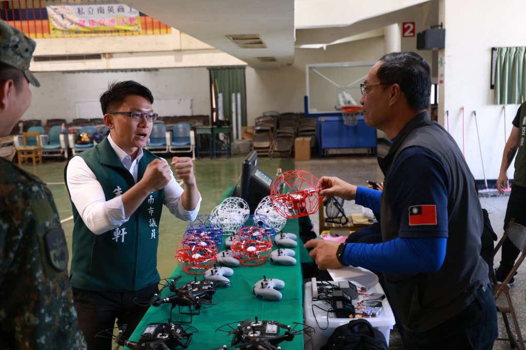 教育部臺南市聯絡處推出「無人機足球」競技 引導學子追逐空中夢想