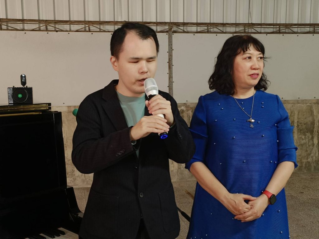 劉貞宜樂齡師生展  邀請知名視障鋼琴家許哲誠共同演出