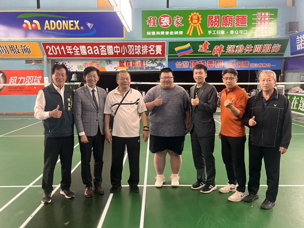 運動部長李洋造訪達陣羽球館 飲水思源最佳典範！