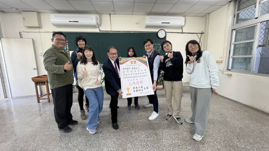 挑戰設計職人殿堂！台南育德工家學生展現專業實力 勇奪「印前製程乙級」證照