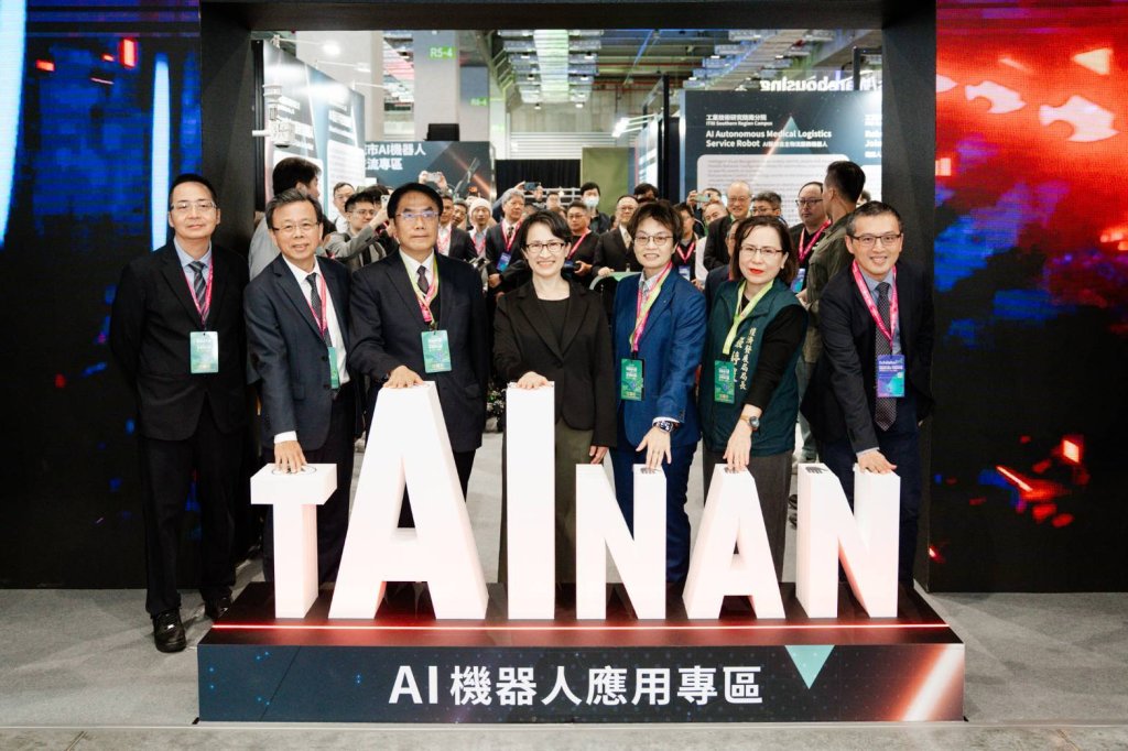 2026 智慧城市展 黃偉哲推動城市AI創新治理與機器人跨域應用