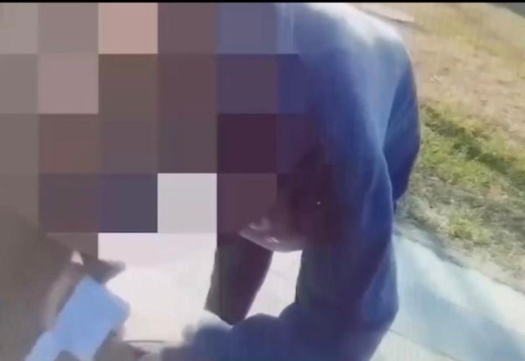  違停露破綻！前鎮警主動盤查 毒品通緝犯現形