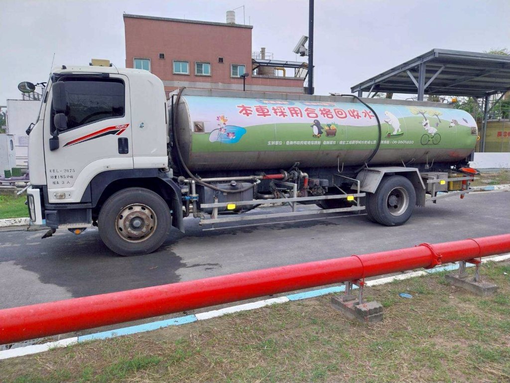 水情吃緊！臺南市環保局使用回收水洗街 節水兼顧空品