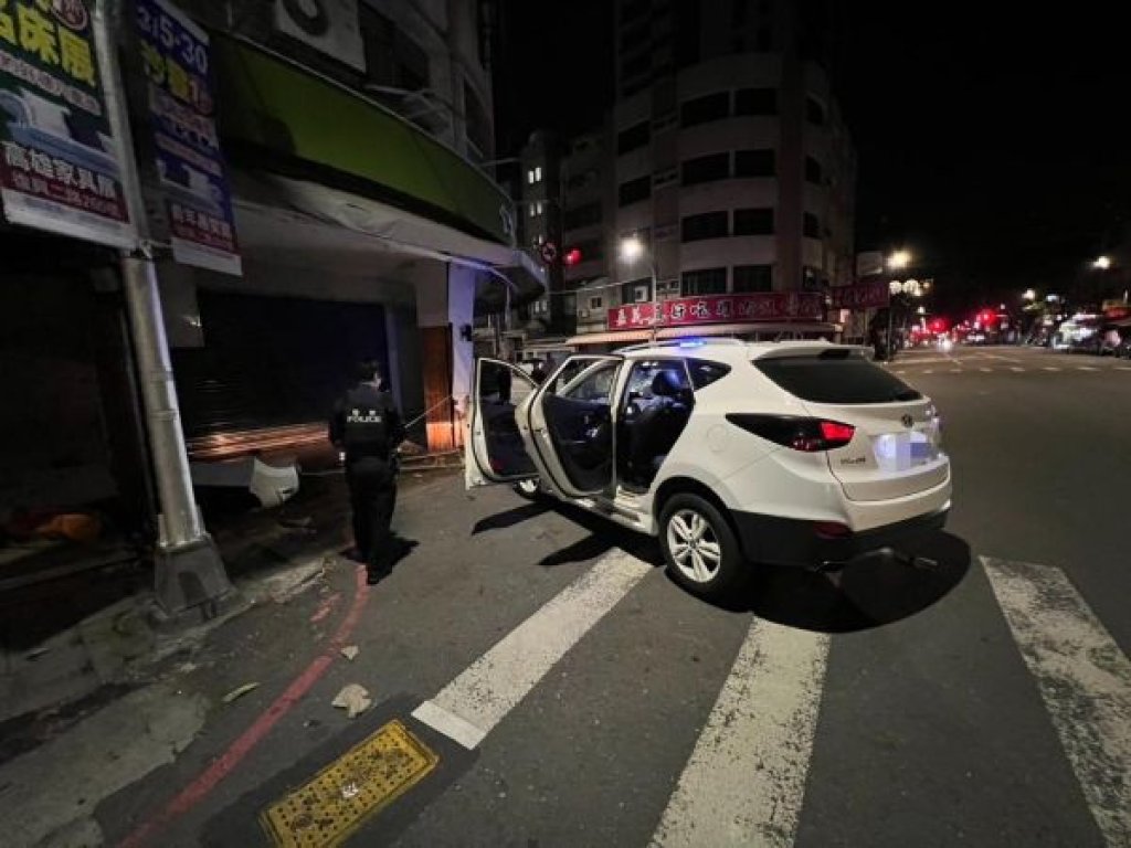  李男駕車自撞路邊柱子 唾液快篩呈毒品陽性反應