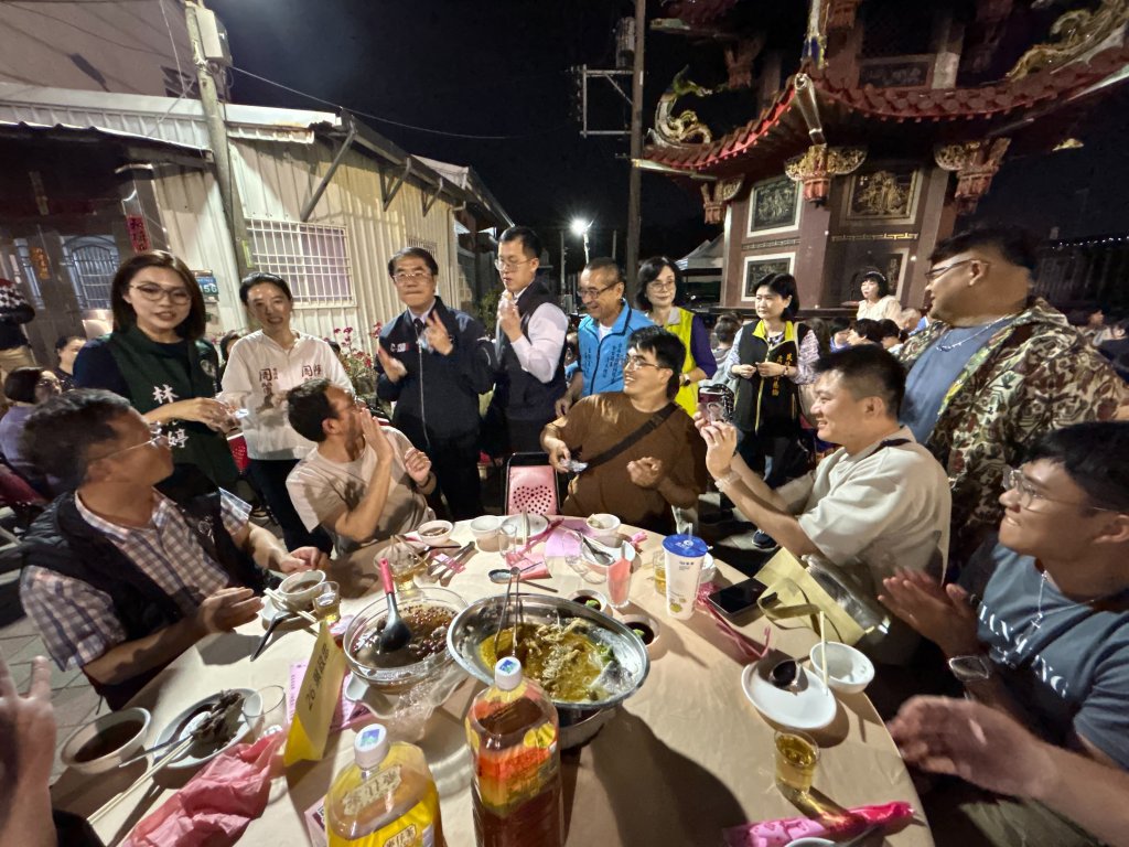 鯤喜灣風味餐熱鬧登場 黃偉哲與民共享在地海鮮味