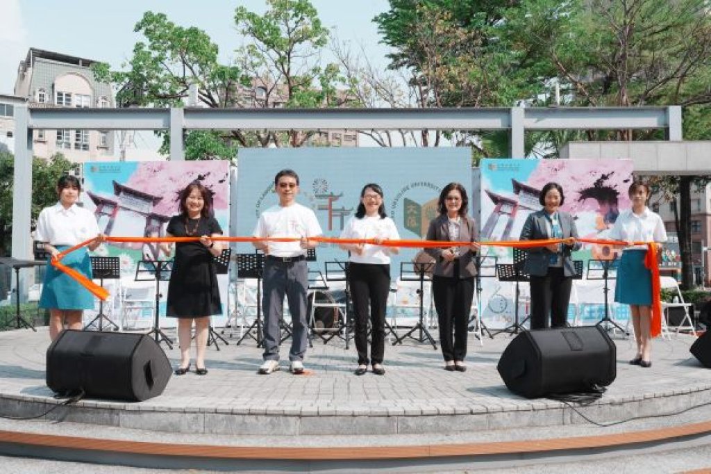 文藻外大歡慶60周年 巨蛋廣場前辦社團成果展