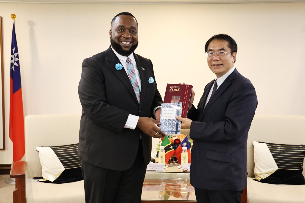 聖克里斯多福及尼維斯贈書台南市圖 用閱讀為橋梁深化兩地文化交流