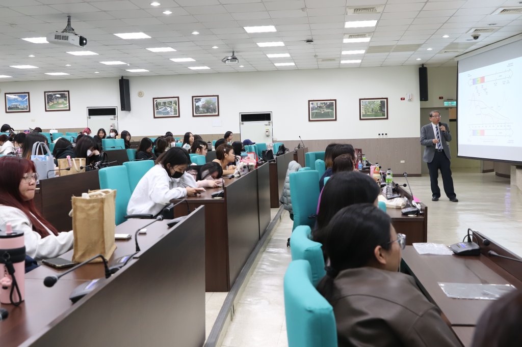 醫美界專家許乃仁醫師蒞中華醫大開講「醫學美容基礎與皮膚健康管理」