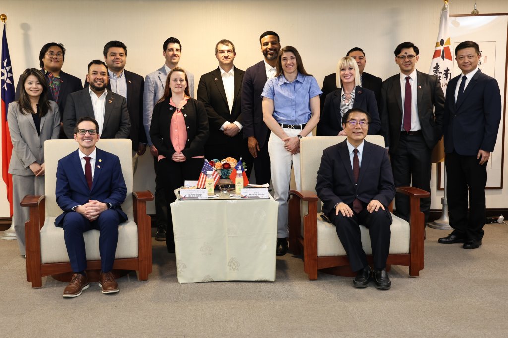 美國各州政界青年領袖訪問台南 與黃偉哲討論地方治理經驗