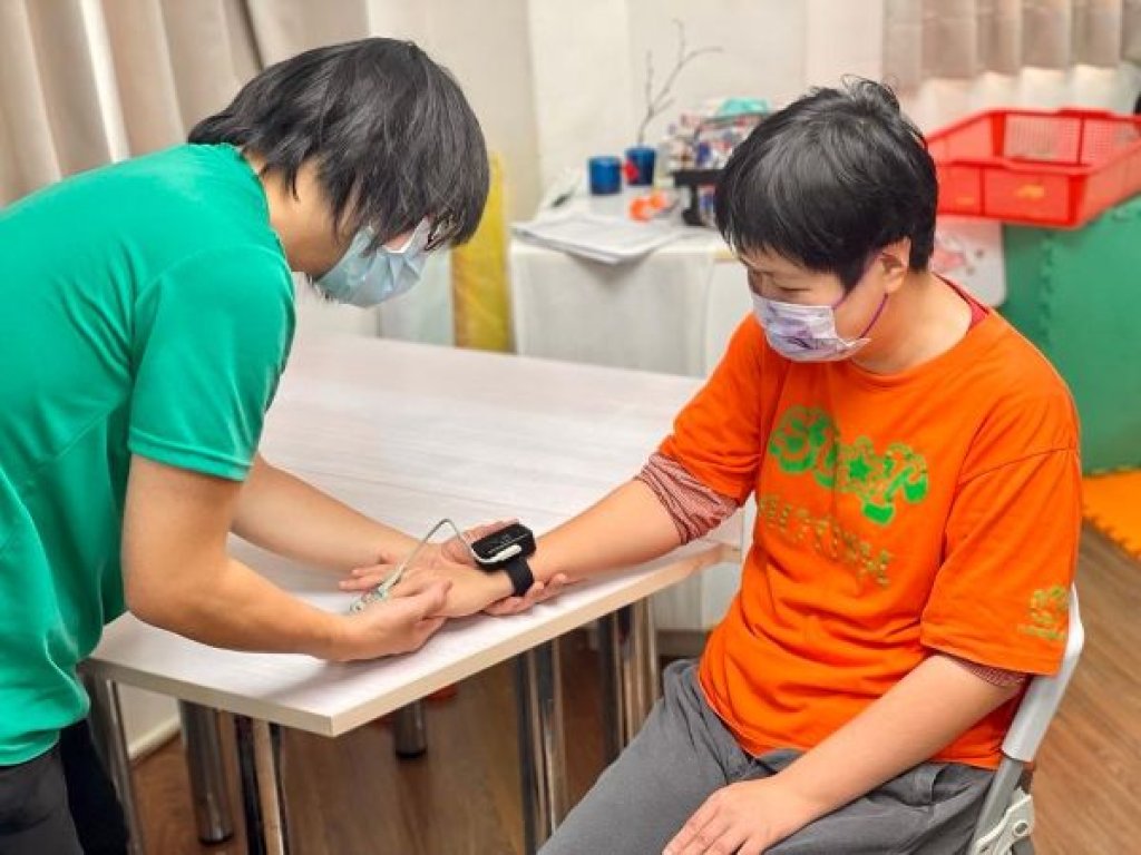  喜憨兒天鵝堡導入AI智慧照護 承接雙老家庭壓力 建構全日型支持系統