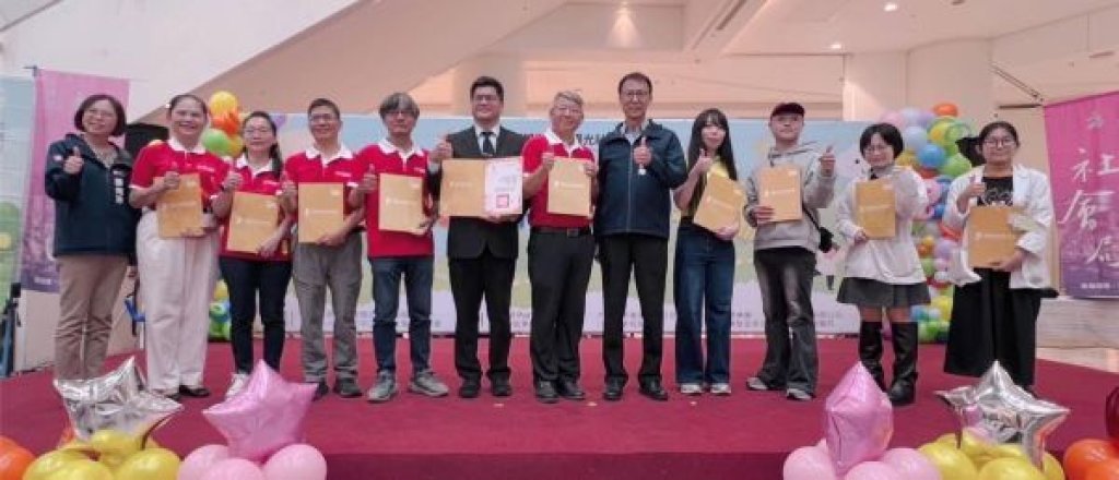   慢飛天使暢遊夢想樂園  提前過兒童節圓夢