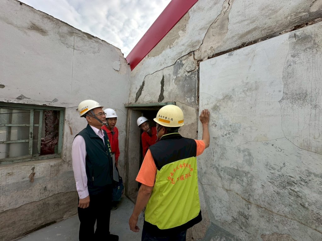 勞工局做工行善團前往關廟及北區修繕 展現大愛助弱勢