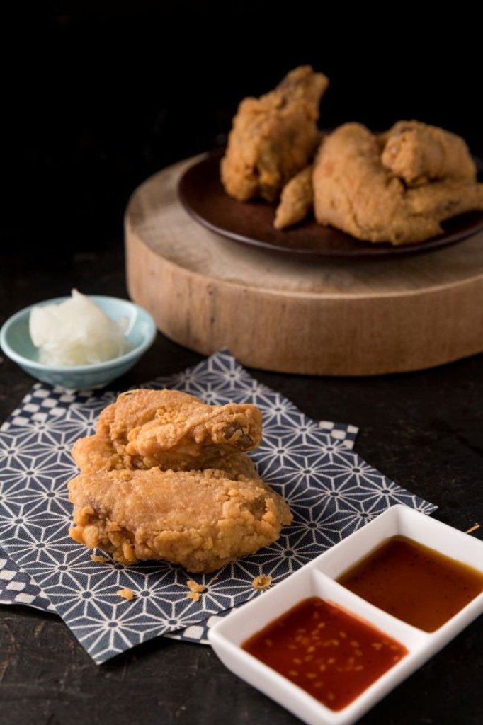 豆府餐飲集團祭出雙重神級優惠7大品牌人氣炸雞「買一送一」APP簽到狂送1,409元炸雞