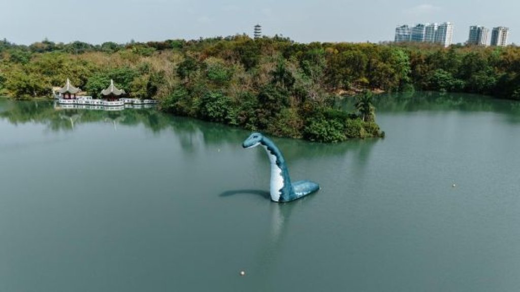 大型史前巨獸現蹤澄清湖 食品級安全材質裝置融入自然景觀