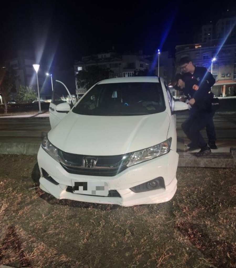  小客車誤入輕軌路廊 駕駛情緒異常激動 毒品唾液快篩陽性反應