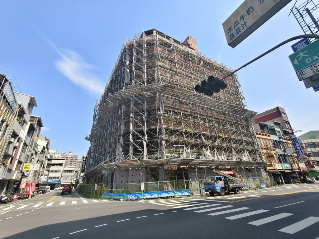 南市工務局將在4月1日拆除來亞大樓！請住戶盡速取回物品以利施工