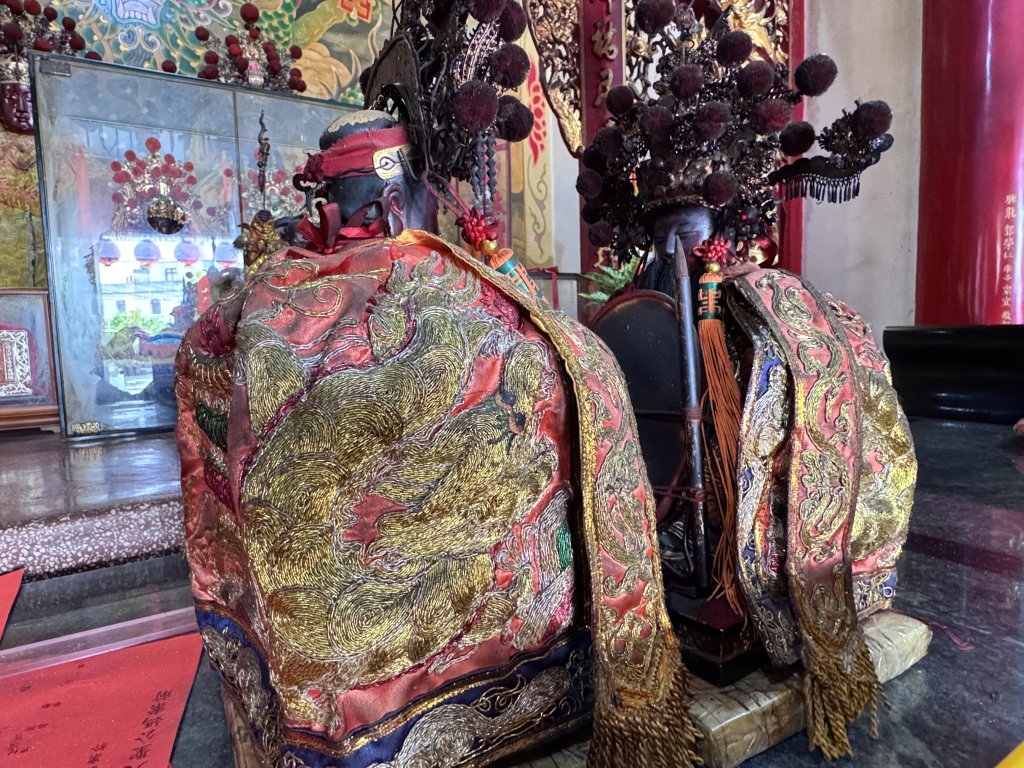 這座廟的神像竟然可以轉？屏東「百八番」大聖公媽：挽回與斷緣的一線之隔！ 