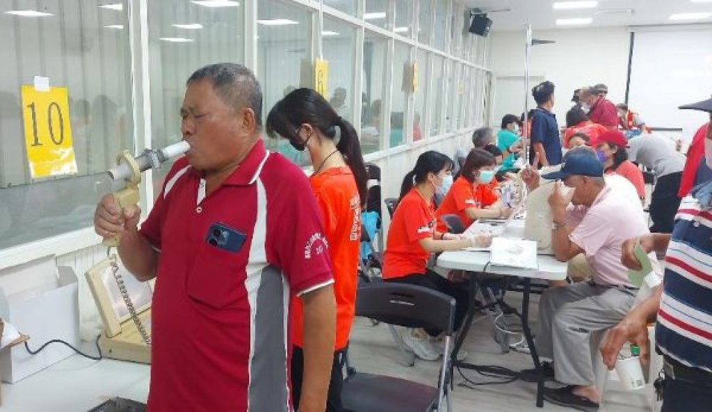  高雄農民健康再升級！農業局攜手小港醫院深入田間  推動免費職業傷病健檢