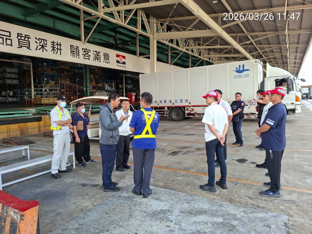 警第三分局攜手和順工業區 宣導大貨車內輪差安全