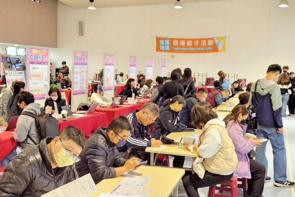 桃竹苗分署助求職與轉職的民眾順利銜接職場　4月份推出9場徵才邀275家廠商提供逾萬個優質職缺