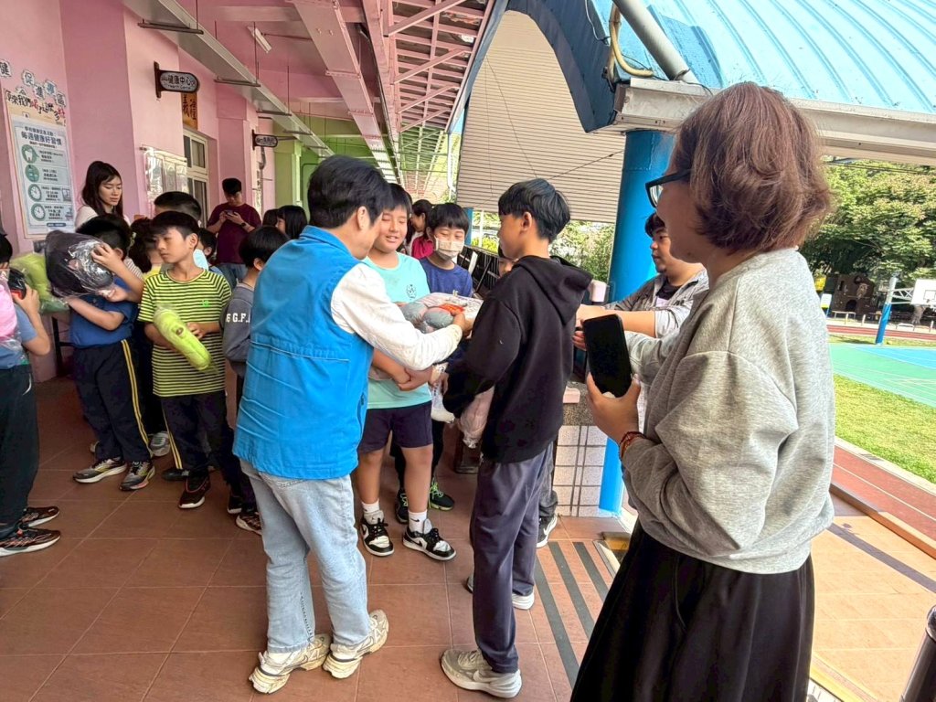 大湖兒童節送暖｜頸枕傳遞關懷與陪伴