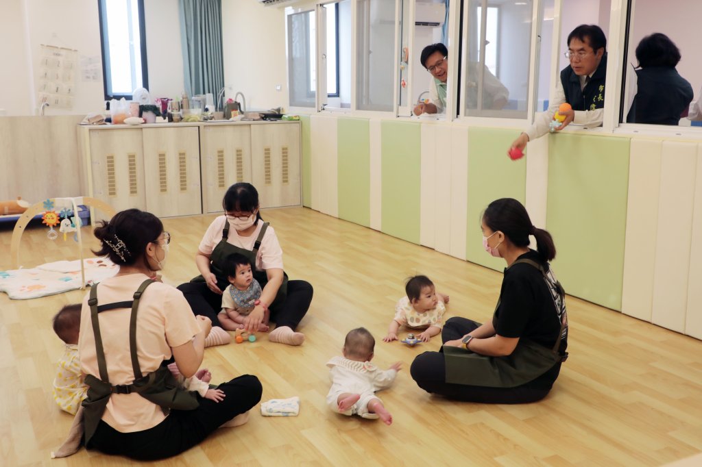 台北、桃園拋出「灑幣式」育兒或教育補助政策 黃偉哲拒絕跟進