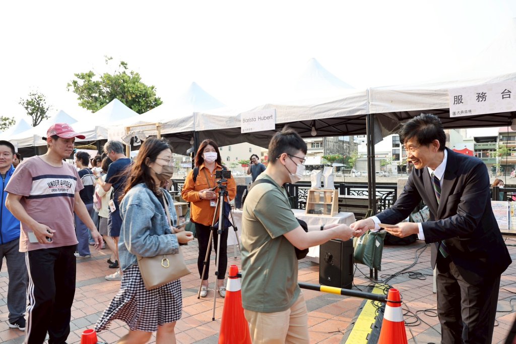 黃偉哲推安平運河百年計畫「大員盛場」市集開張邀民眾走訪