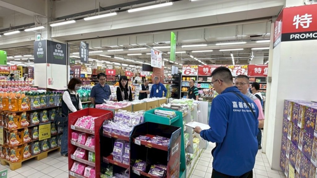 嘉檢清明連假突襲轄區賣場民生維穩行動——即時掌握市場現況防杜不法囤積哄抬價格