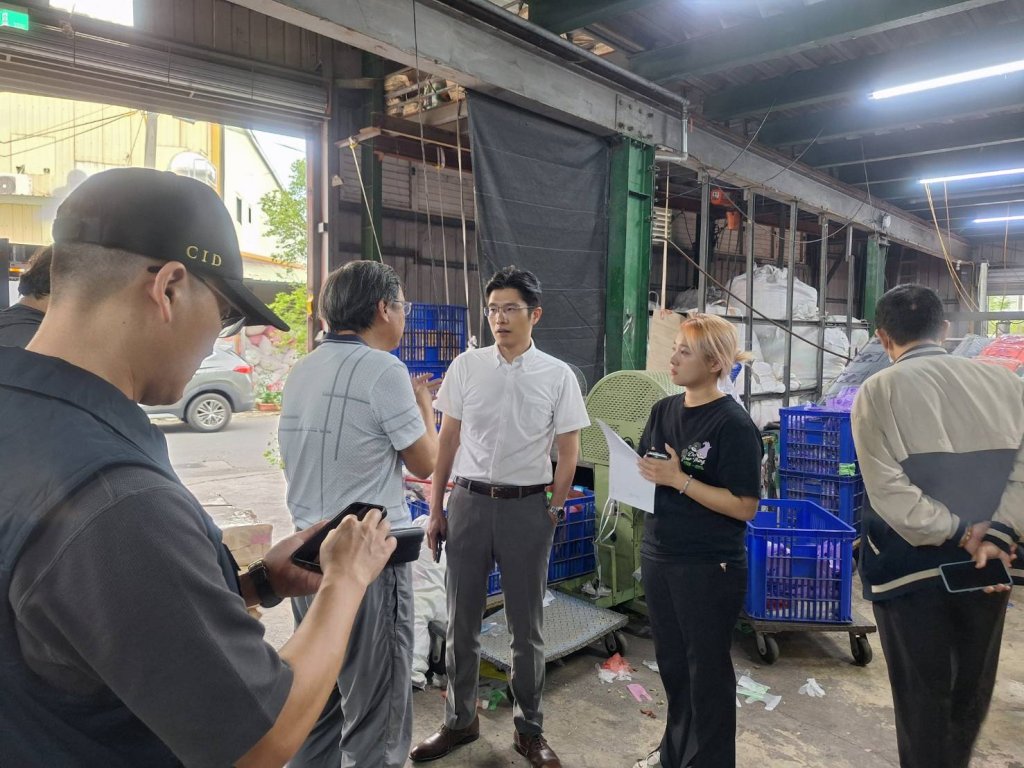 臺南地檢署實地查訪塑膠袋業者 防範不法囤積與哄抬價格情形發生