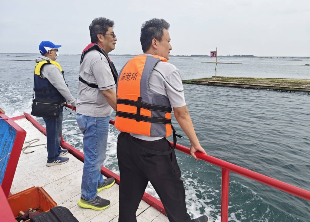 農業局關心牡蠣養殖產業 推動蚵棚與保麗龍浮具改善方案
