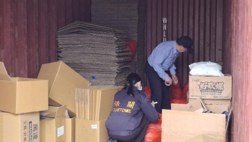   海關市面掃蕩走私大陸乾香菇及食品