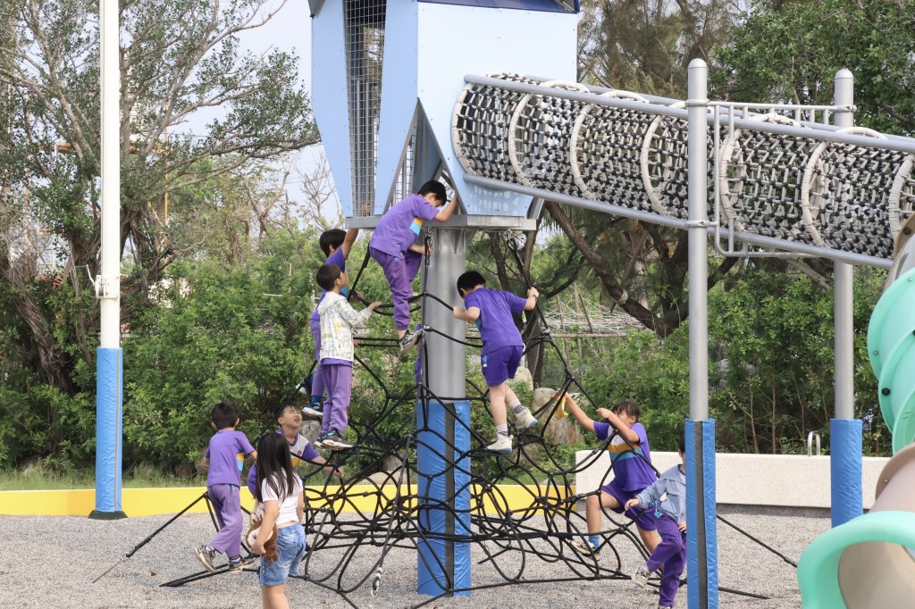 黃偉哲帶領小朋友開箱鄭成功紀念公園新遊具 打造安南區寓教於樂新亮點
