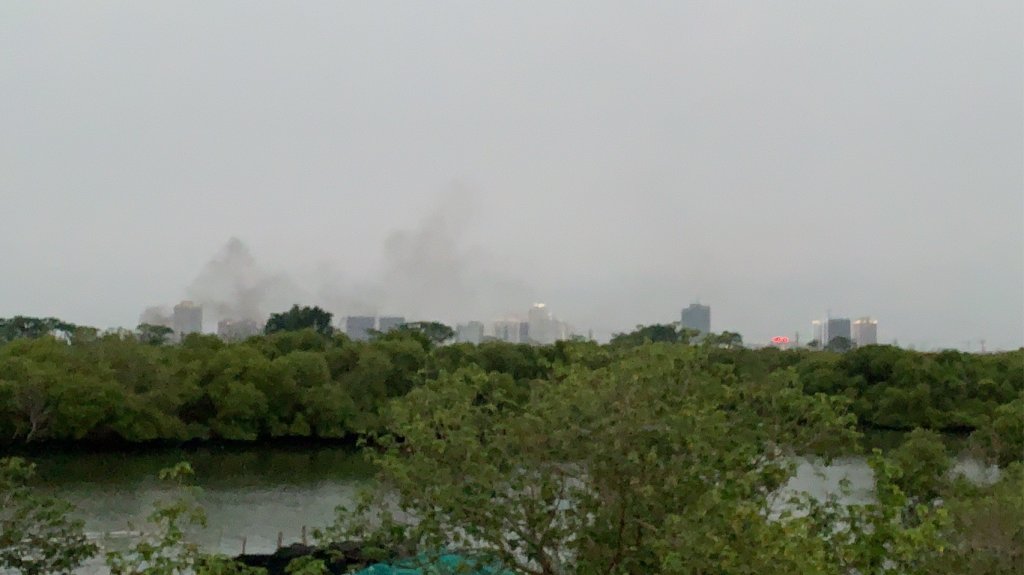 安平鹽水溪北岸又見焚燒垃圾 議員李啟維要求環保局嚴厲法辦