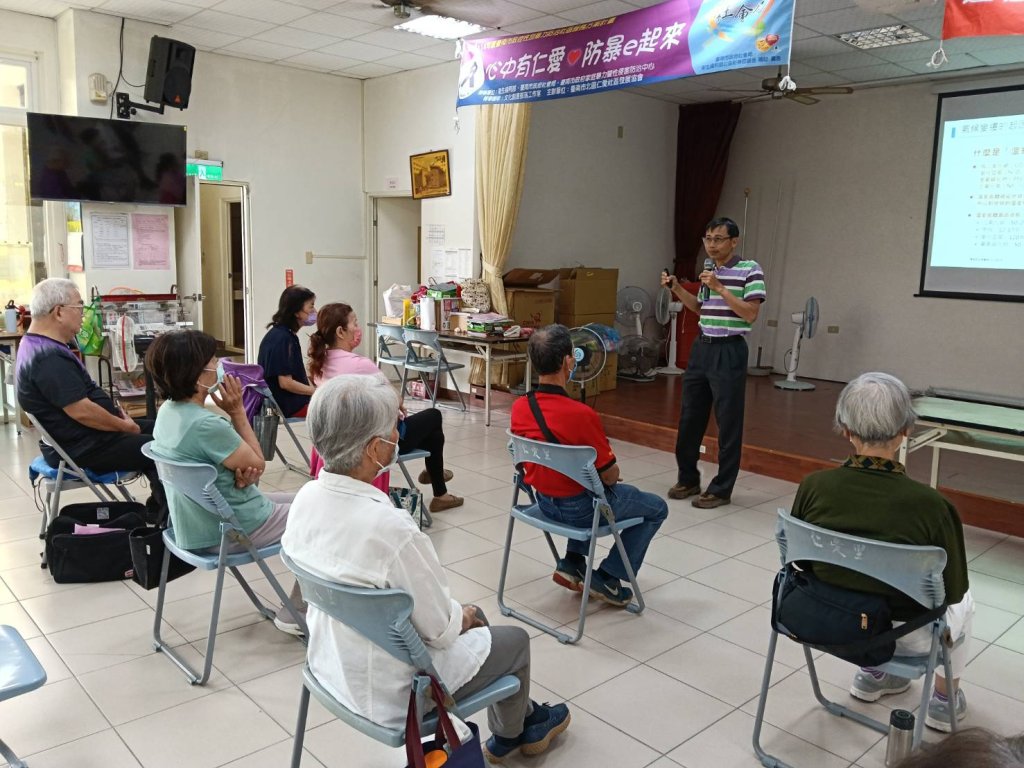 中嘉寬頻推智慧電力管理服務 從中東戰爭談能源影響 邀綠能教授宣講節能